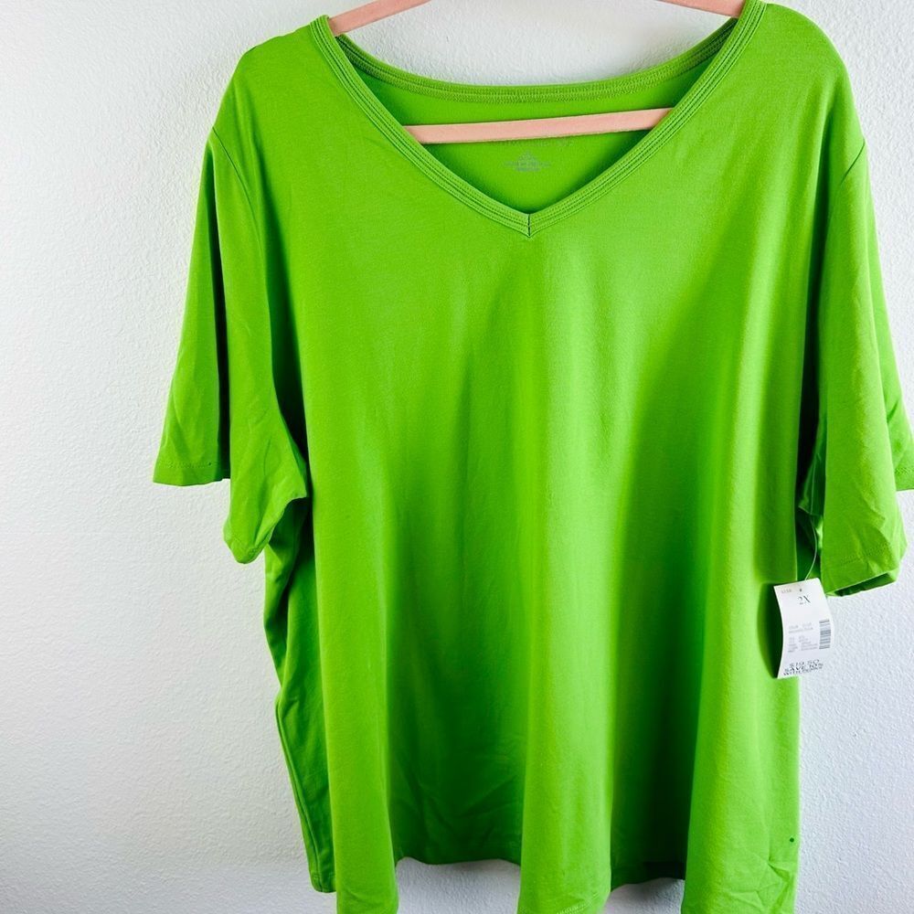 Catherine’s Green V Neck Tee Size‎ 22/24